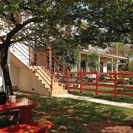 Cr بيت للعطل *